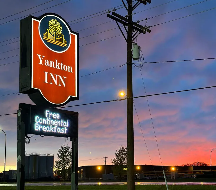 Yankton Inn hotel hero