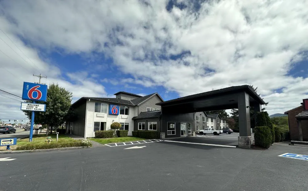 Motel 6 Seaside, OR hotel hero