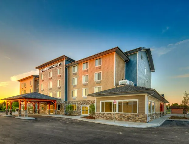 Days Inn & Suites by Wyndham Lindsay hotel detail image 1