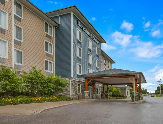 Days Inn & Suites by Wyndham Lindsay hotel detail image 2