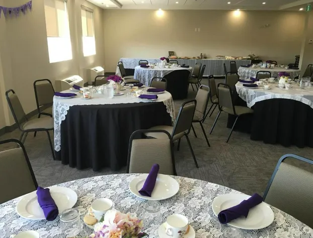 Days Inn & Suites by Wyndham Lindsay hotel detail image 3