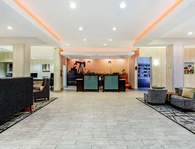 La Quinta Inn & Suites by Wyndham Andrews hotel detail image 4