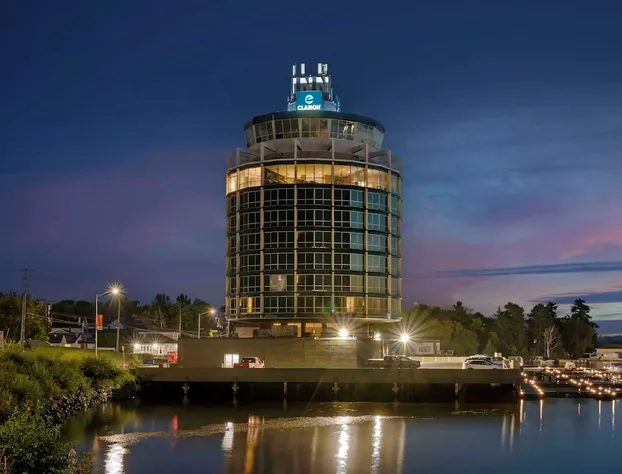 Clarion Lakeside Inn & Conference Centre hotel detail image 2