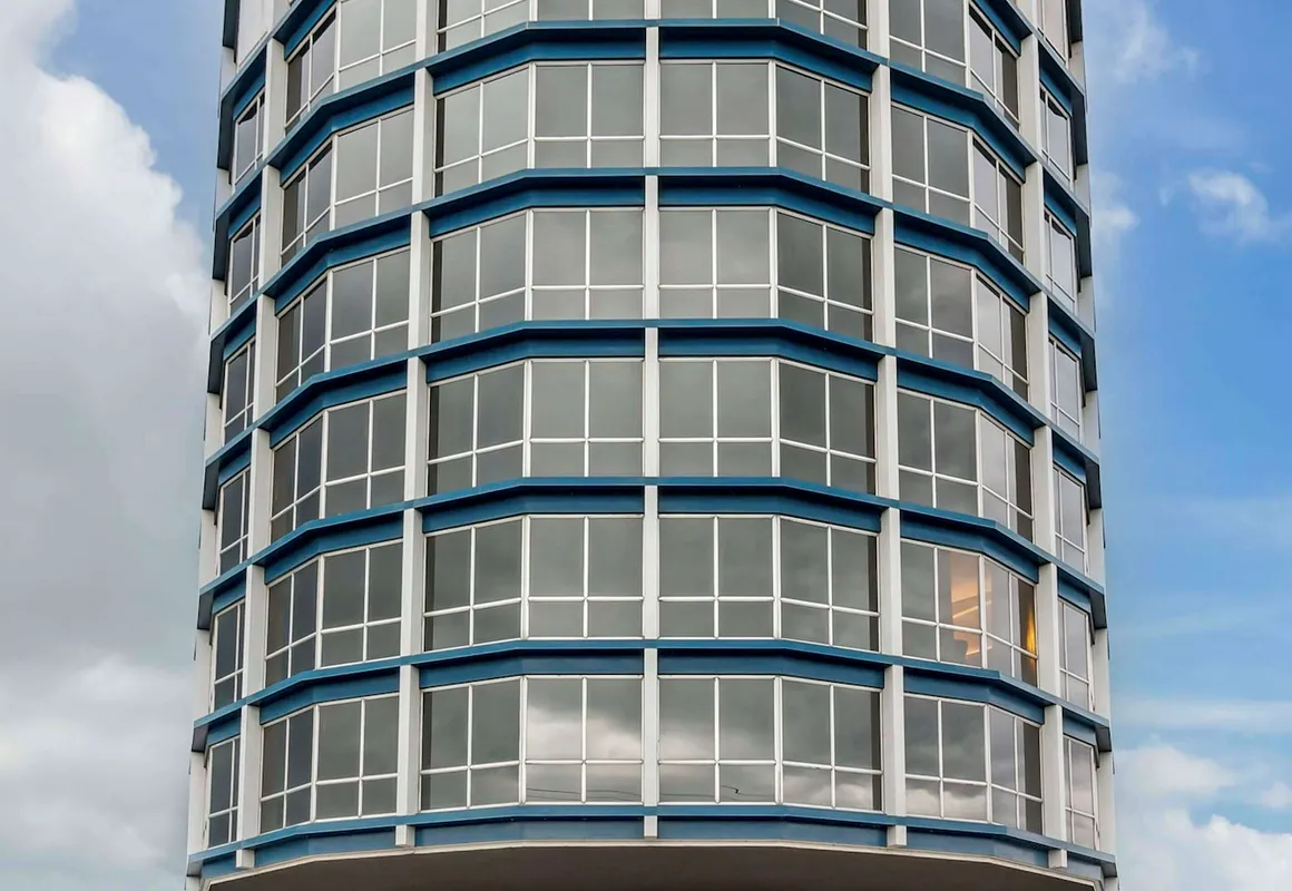 Clarion Lakeside Inn & Conference Centre hotel hero