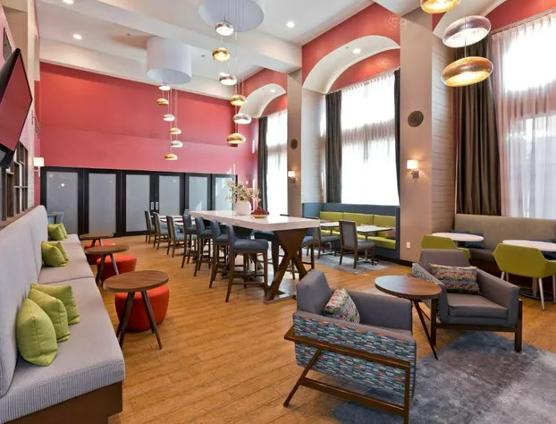 Hampton Inn & Suites Palm Desert hotel detail image 2