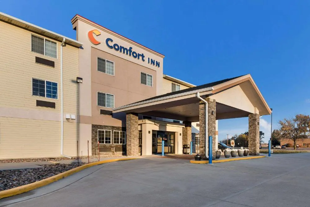 Comfort Inn Yankton SD hotel hero
