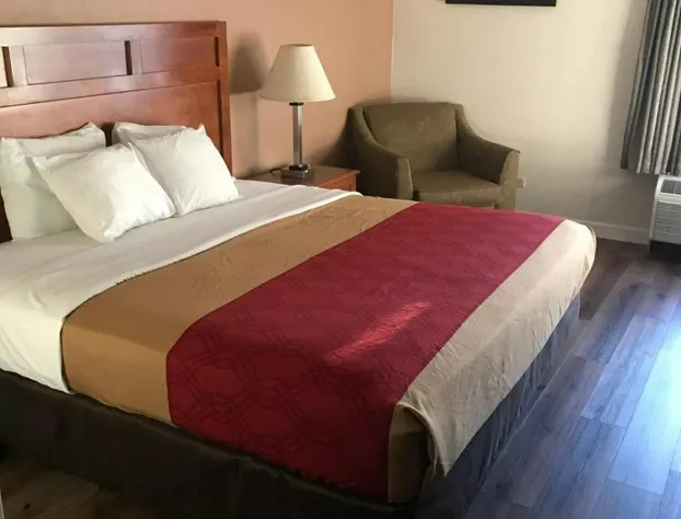 The Best Inn & Suites hotel detail image 3