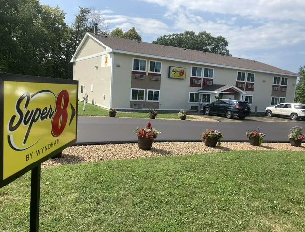 Super 8 by Wyndham Chisago City hotel detail image 1