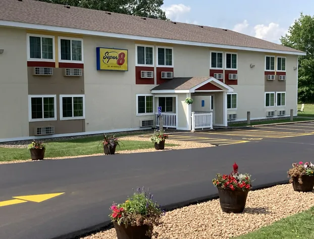 Super 8 by Wyndham Chisago City hotel detail image 2