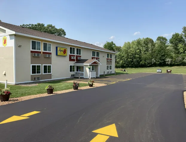 Super 8 by Wyndham Chisago City hotel detail image 4