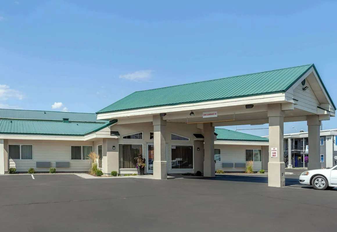 Quality Inn Ontario hotel hero