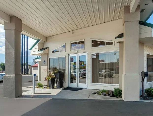 Quality Inn Ontario hotel detail image 1