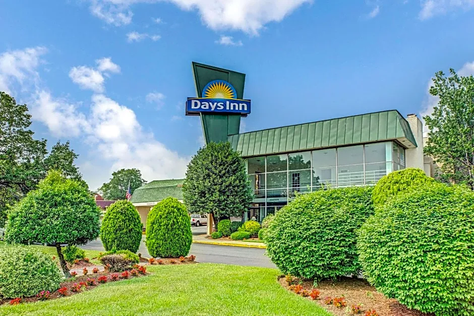 Days Inn by Wyndham Arlington/Washington DC hotel hero