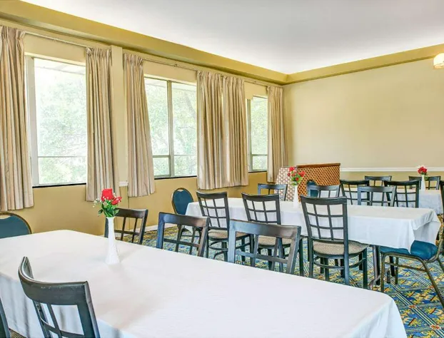 Days Inn by Wyndham Arlington/Washington DC hotel detail image 1