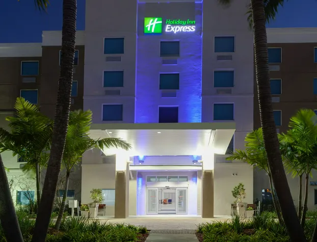 Holiday Inn Express Hotel & Suites Ft Lauderdale Airport/Cru by IHG hotel detail image 1