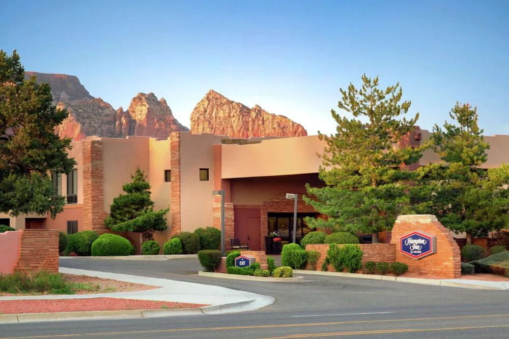 Hampton Inn Sedona hotel hero