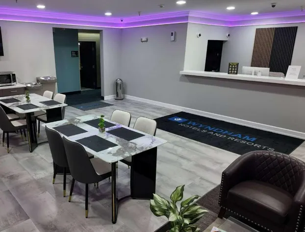 Super 8 by Wyndham Hampshire IL hotel detail image 2