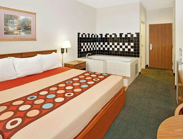 Super 8 by Wyndham Hampshire IL hotel detail image 3