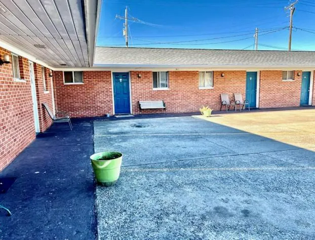 Traveler's Inn Motel hotel detail image 3