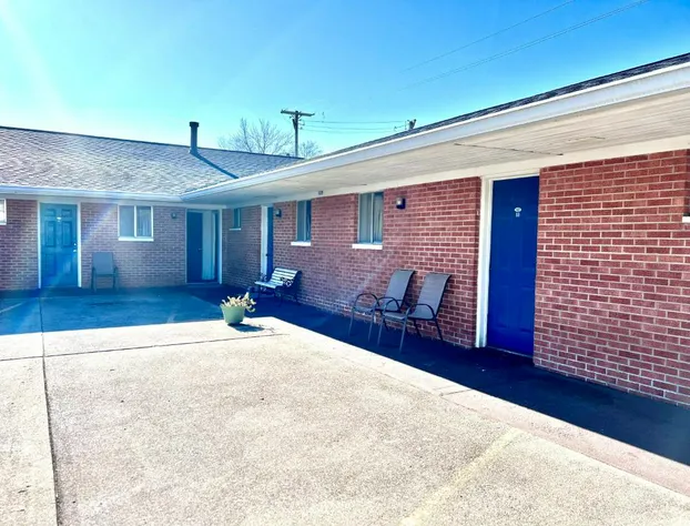 Traveler's Inn Motel hotel detail image 1