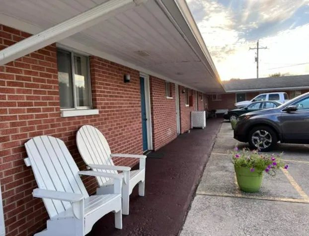 Traveler's Inn Motel hotel detail image 2