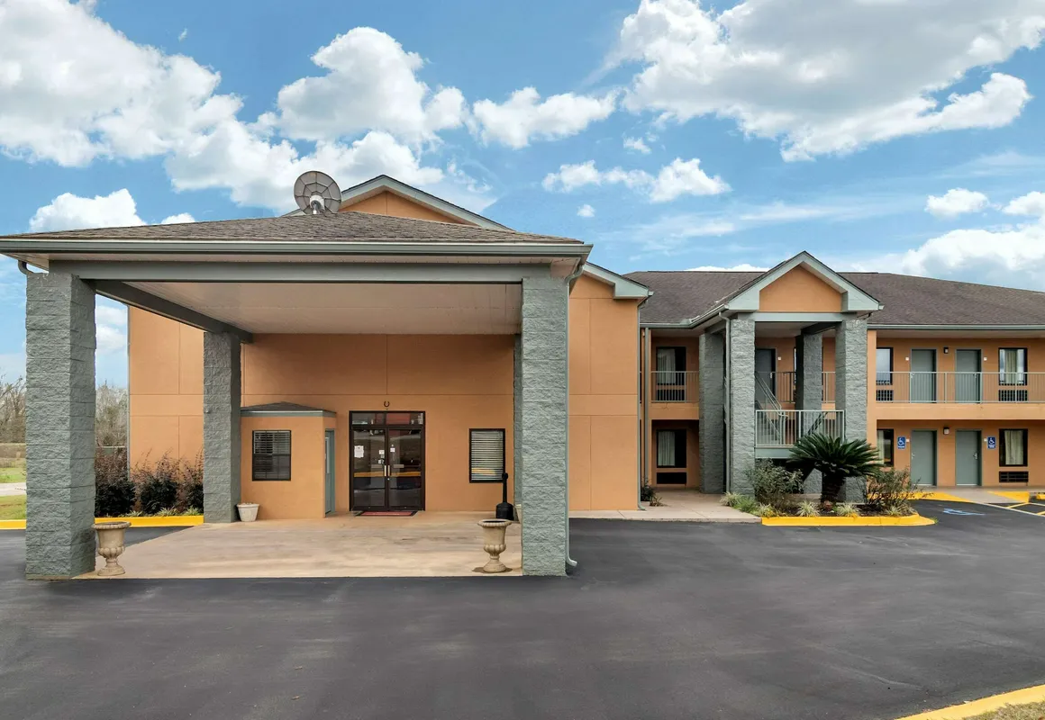 Econo Lodge hotel hero