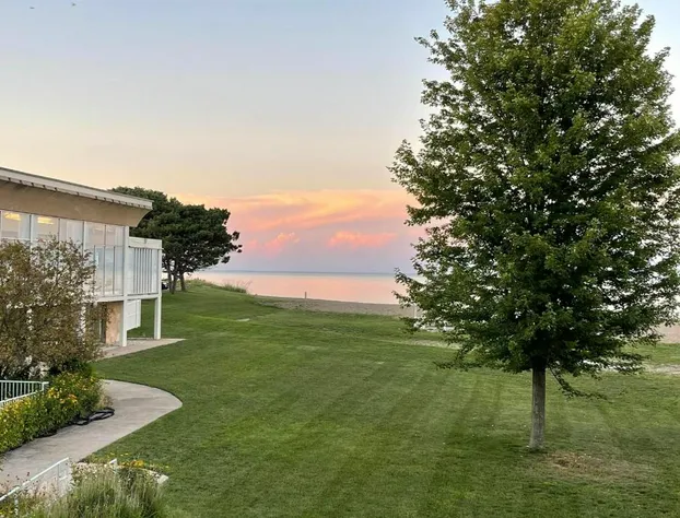 Illinois Beach Hotel hotel detail image 4