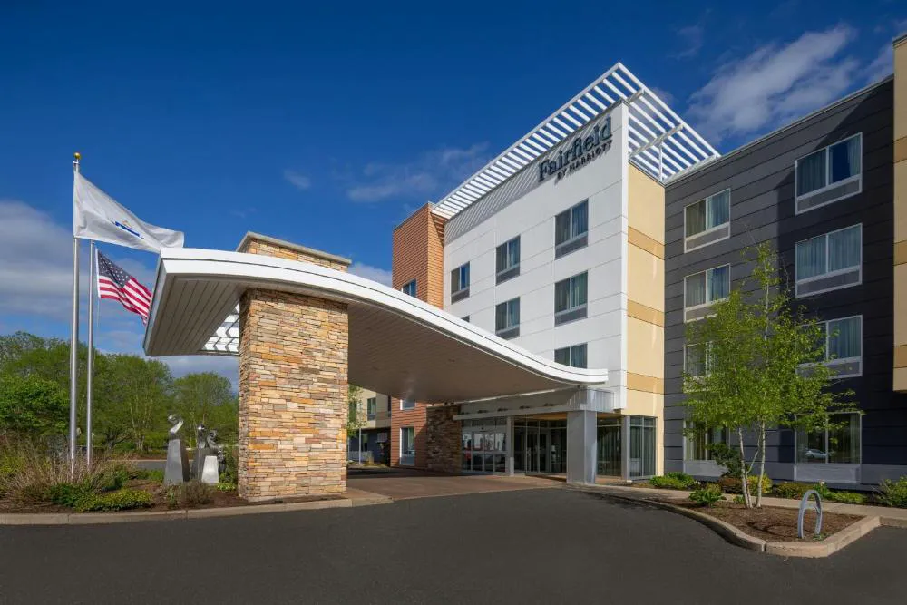 Fairfield Inn & Suites Springfield Northampton/Amherst hotel hero