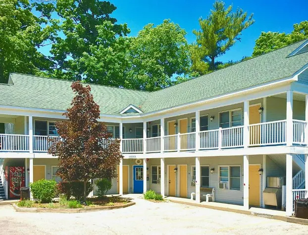 Empire Lakeshore Inn hotel detail image 4