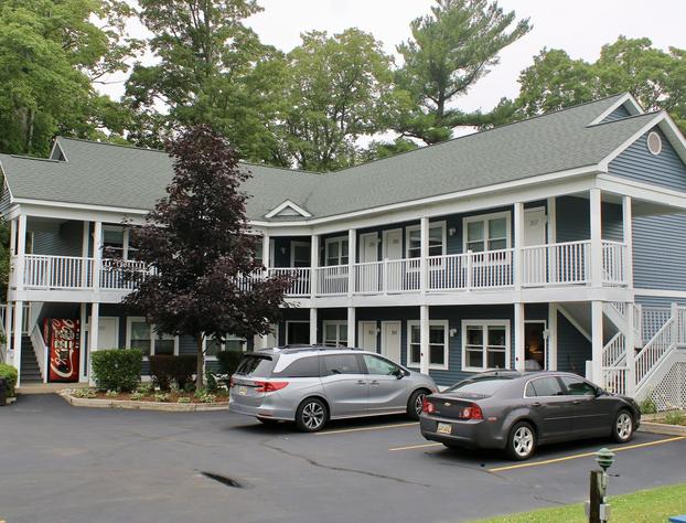 Empire Lakeshore Inn hotel detail image 2
