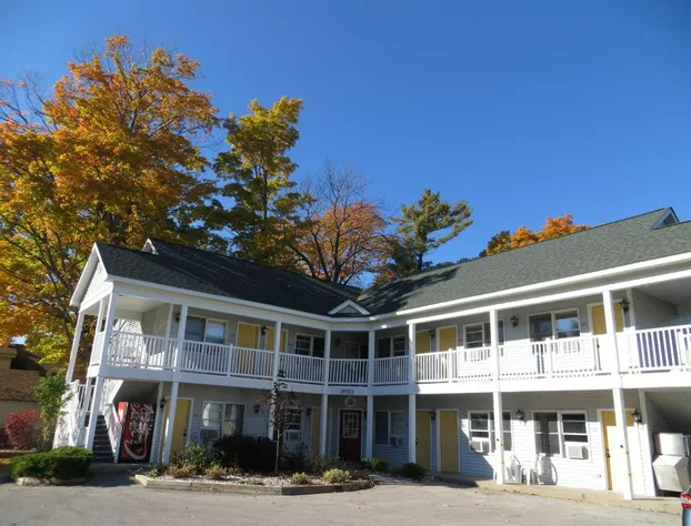 Empire Lakeshore Inn hotel detail image 1
