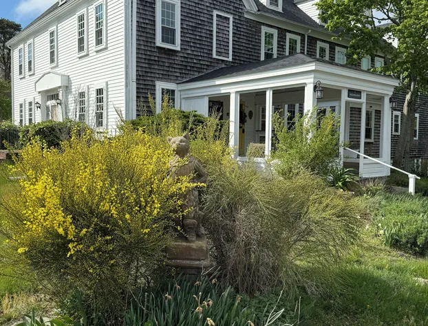 Copper Swan hotel detail image 2