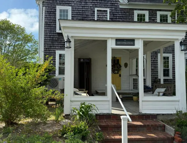 Copper Swan hotel detail image 2