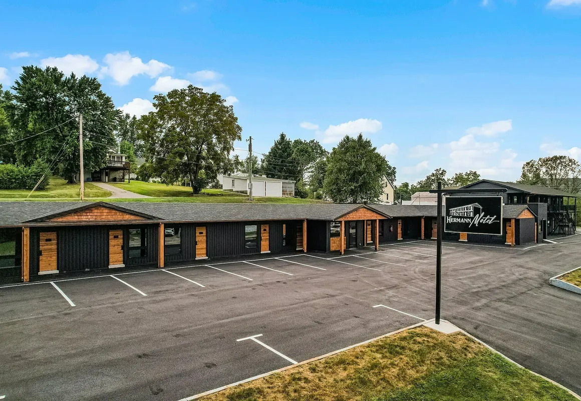The Hermann Motel hotel hero