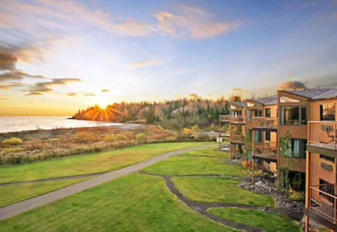 Superior Shores hotel hero