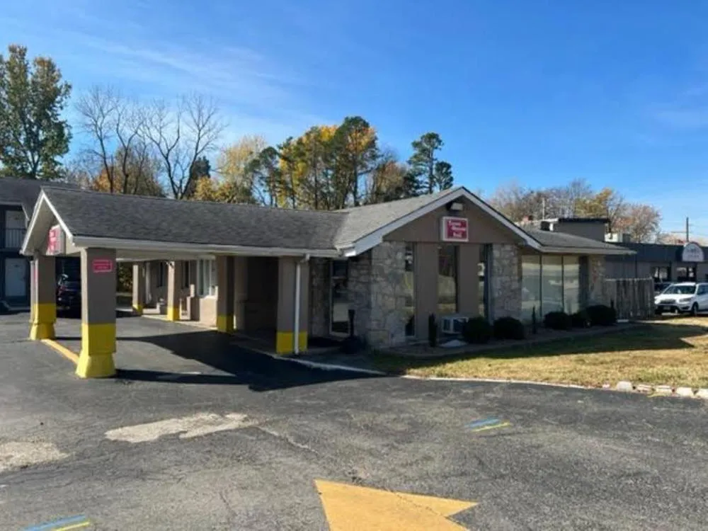 Town House Inn hotel hero