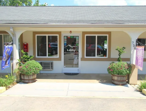 Blue Ridge Inn hotel detail image 4