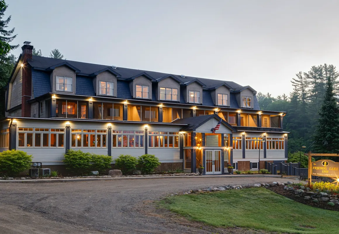 Friends Lake Inn hotel hero
