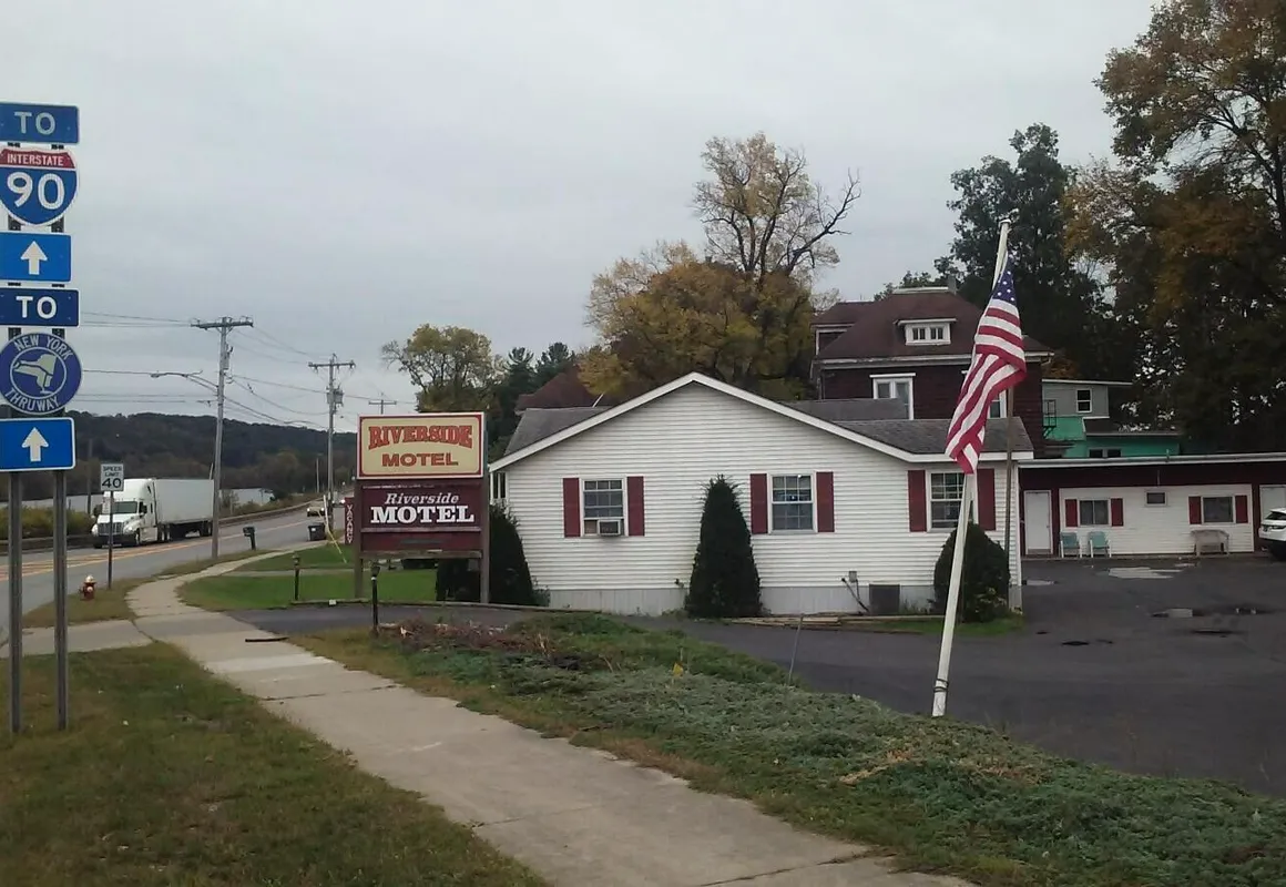 Riverside Motel hotel hero