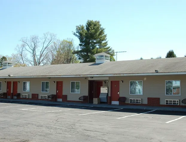 BLUE SKY INN Glens Falls-Saratoga-Lake George hotel detail image 1