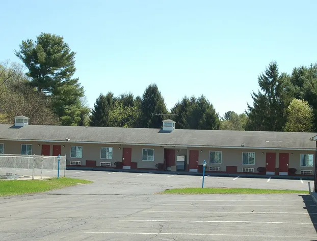 BLUE SKY INN Glens Falls-Saratoga-Lake George hotel detail image 2