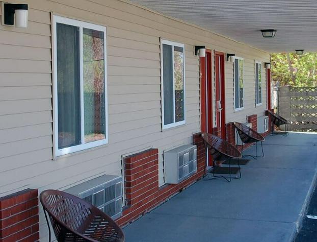 BLUE SKY INN Glens Falls-Saratoga-Lake George hotel detail image 4