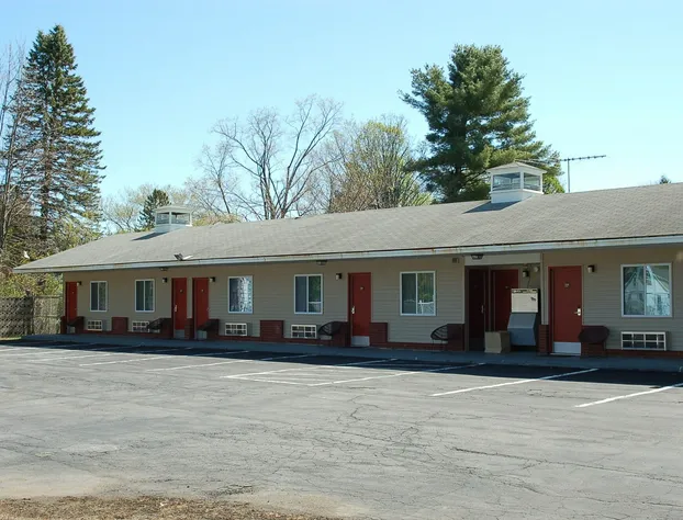 BLUE SKY INN Glens Falls-Saratoga-Lake George hotel detail image 1