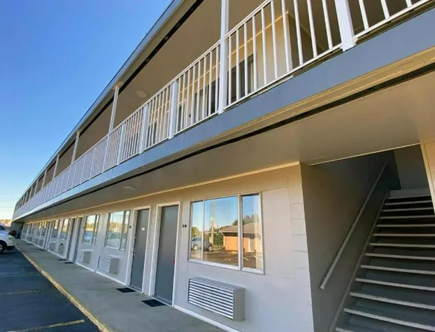 Lake Logan Inn Capital O Ohio hotel detail image 2