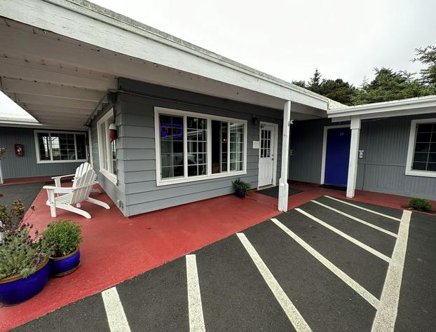 Tillicum Beach Motel (Deane's Oceanfront Lodge) hotel detail image 1