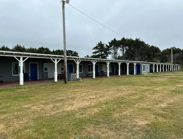 Tillicum Beach Motel (Deane's Oceanfront Lodge) hotel detail image 1