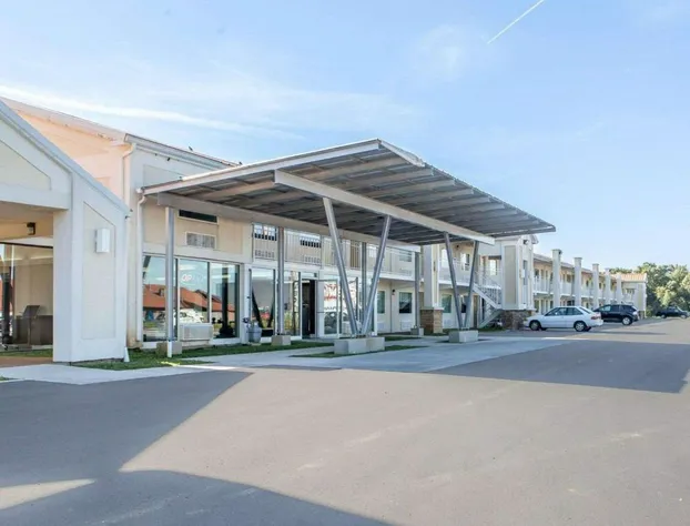 Quality Inn & Suites hotel detail image 2