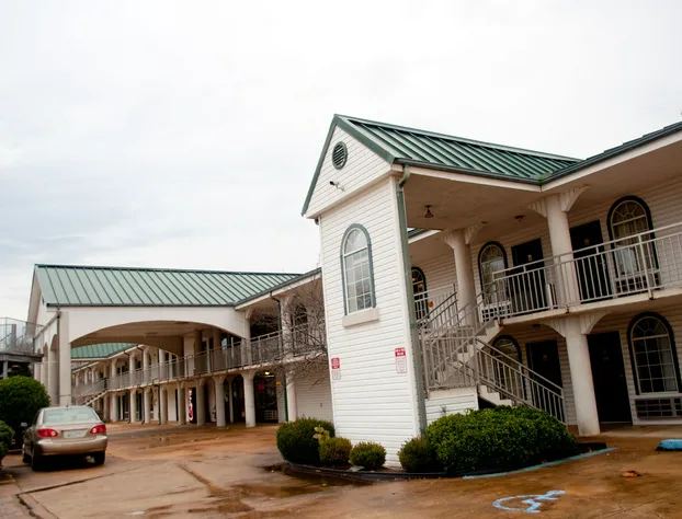 Americana Inn hotel detail image 3