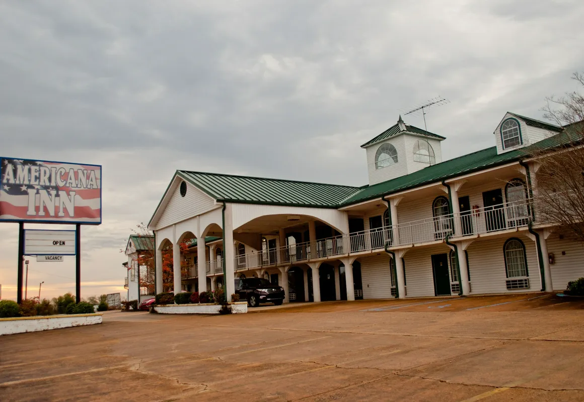 Americana Inn hotel hero
