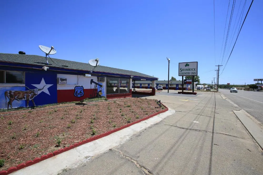 Shamrock Country Inn hotel hero